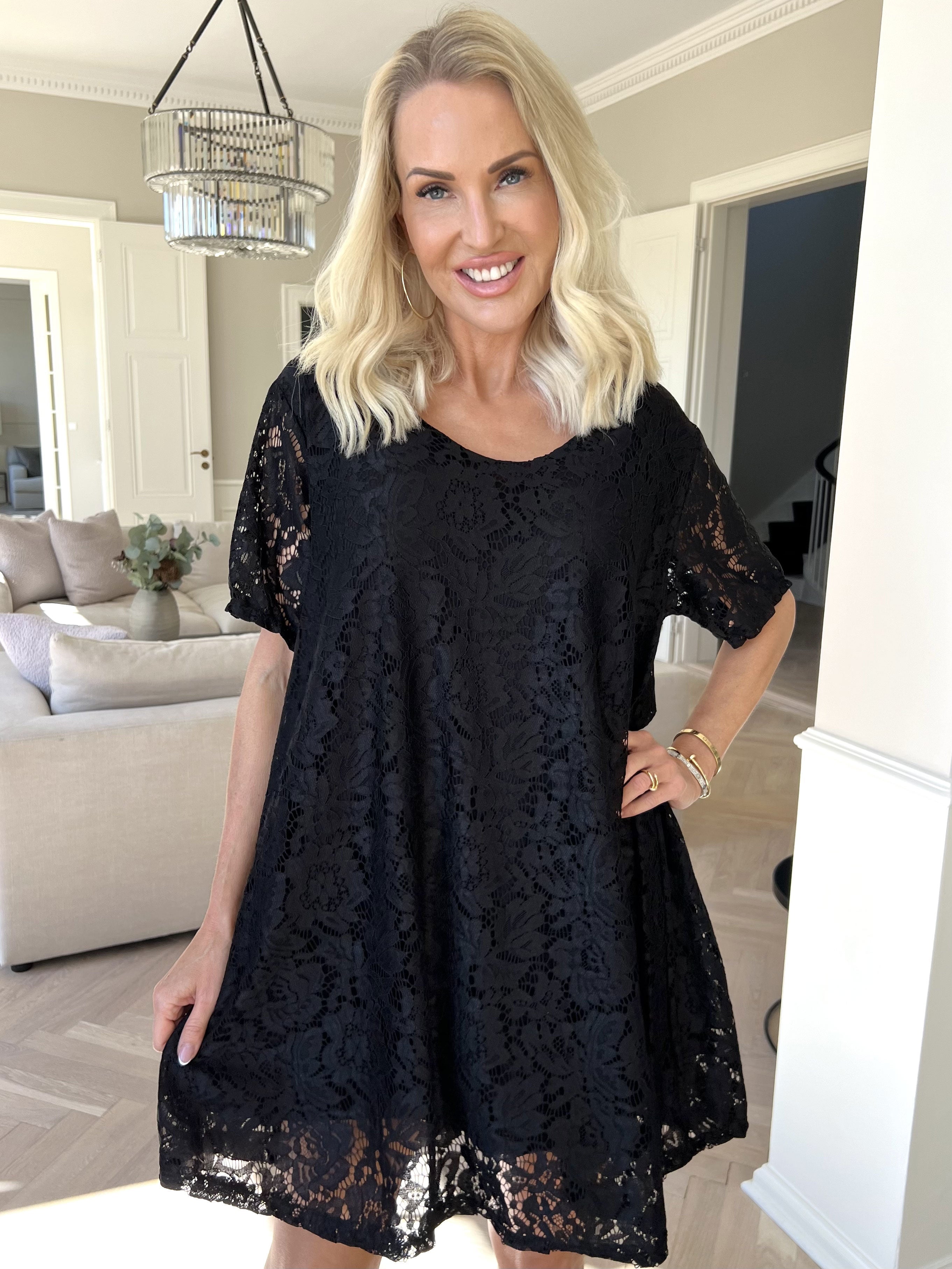 Gloria - A-linjeformad spetsklänning